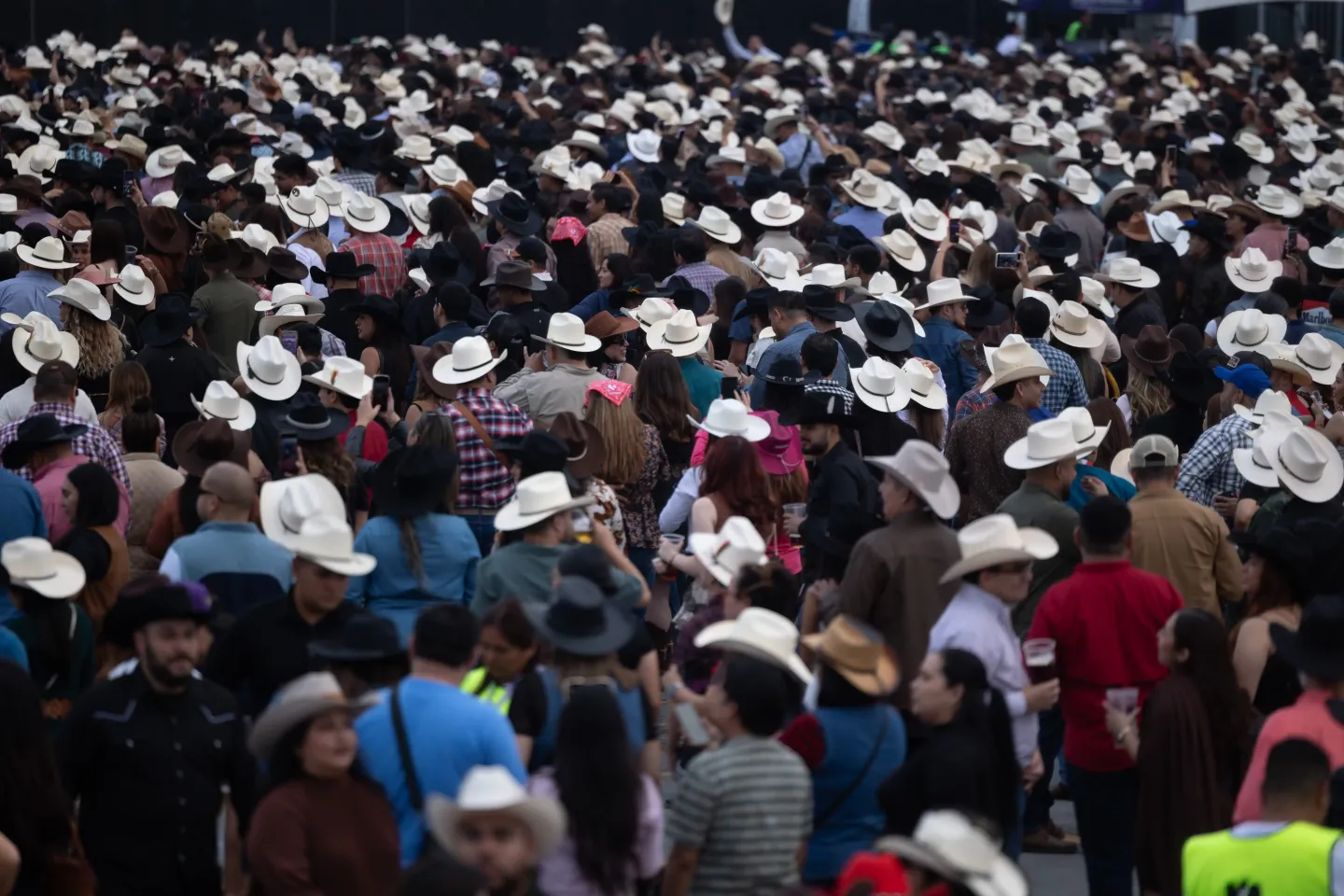 Multitud de asistentes con sombreros vaqueros en una edición anterior del Nortex Festival